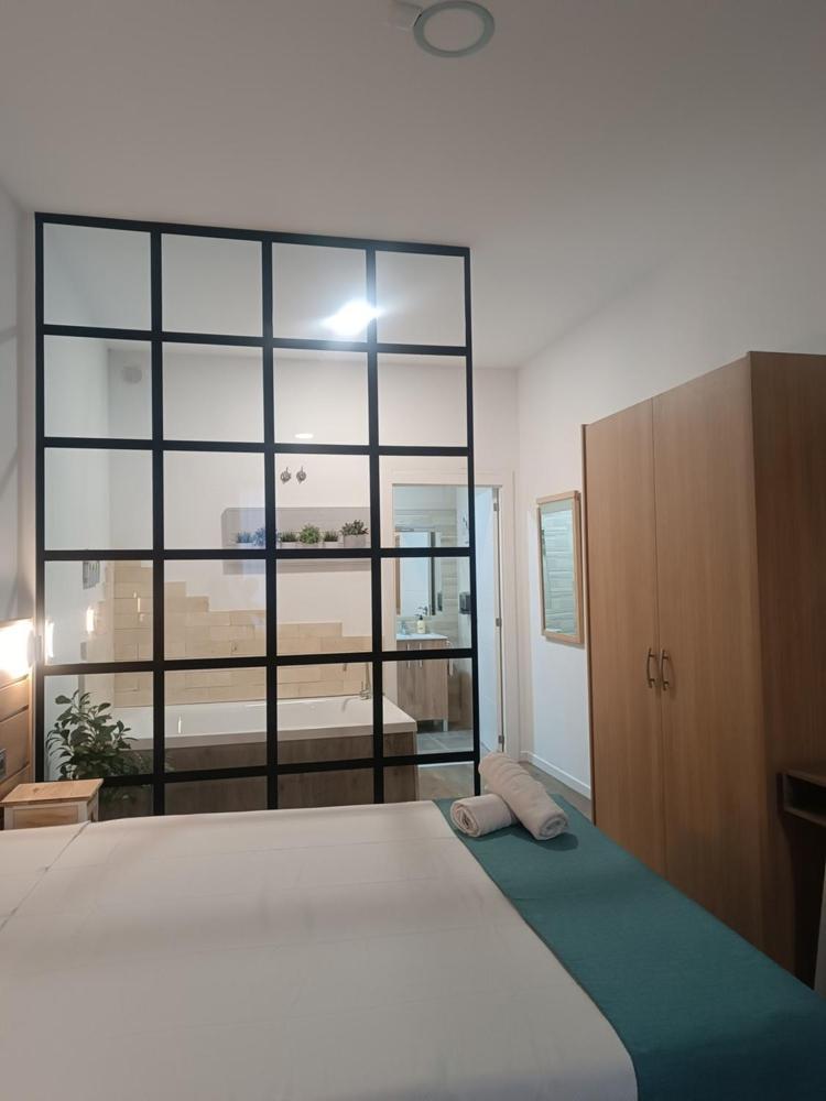 Apartamentos Turisticos Avila Puerta De San Vicente 0-2 Exteriör bild