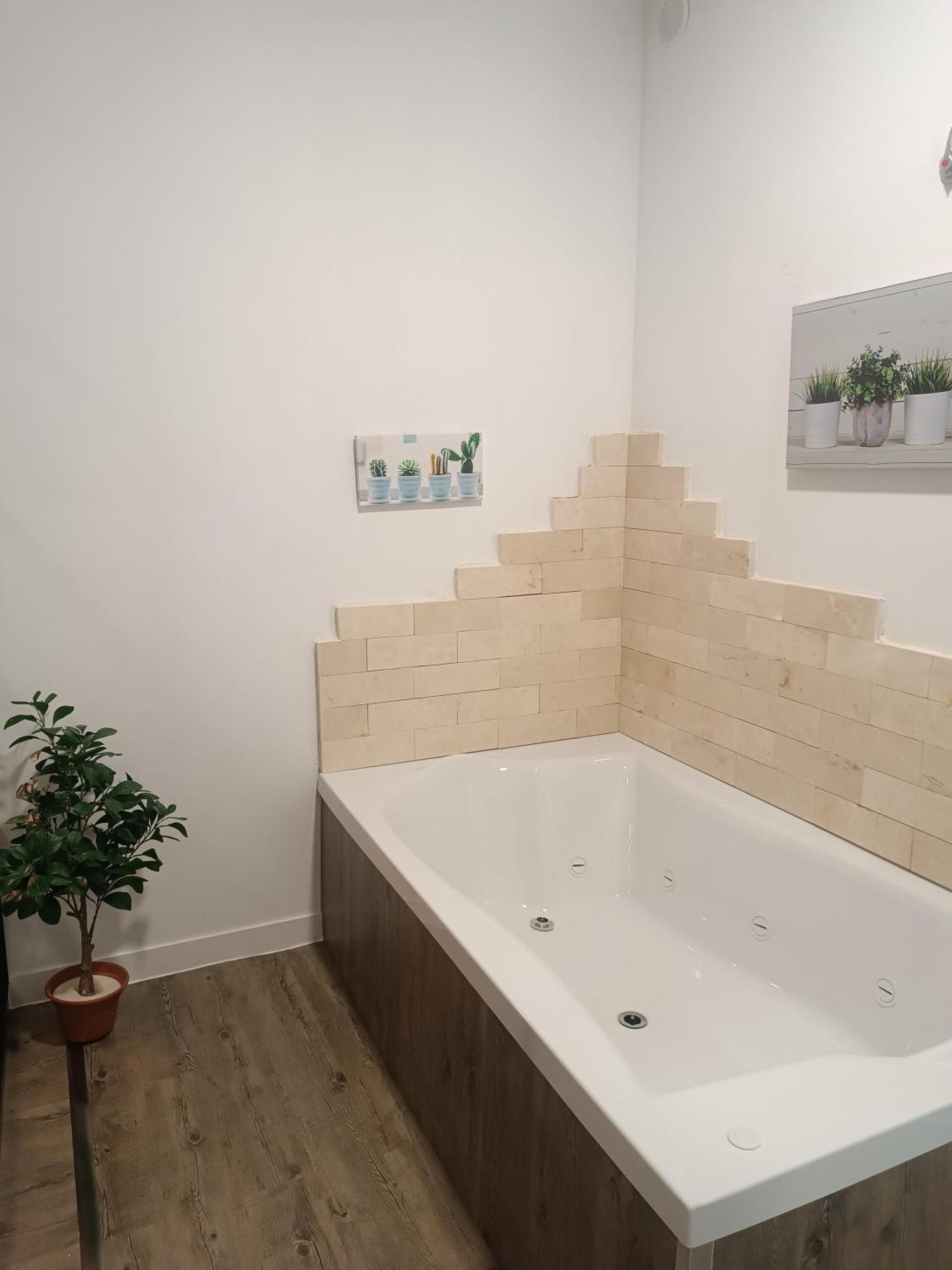 Apartamentos Turisticos Avila Puerta De San Vicente 0-2 Exteriör bild