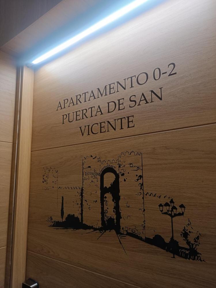 Apartamentos Turisticos Avila Puerta De San Vicente 0-2 Exteriör bild