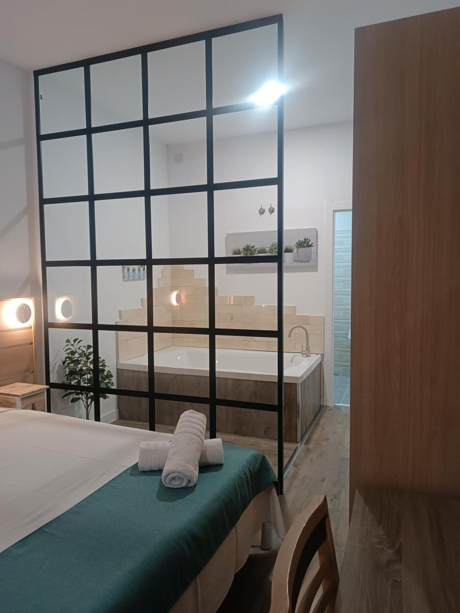 Apartamentos Turisticos Avila Puerta De San Vicente 0-2 Exteriör bild